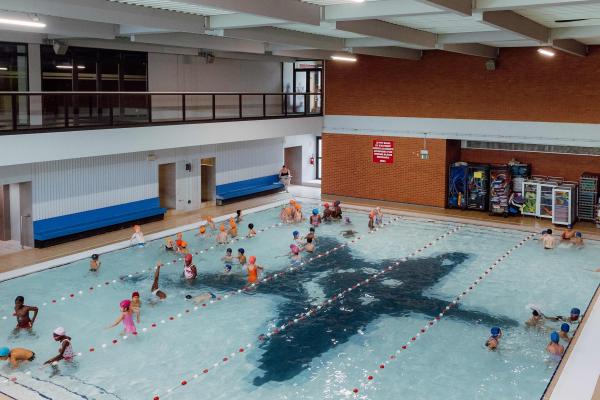 Une école de natation pour enfants à la Piscine Hélios !