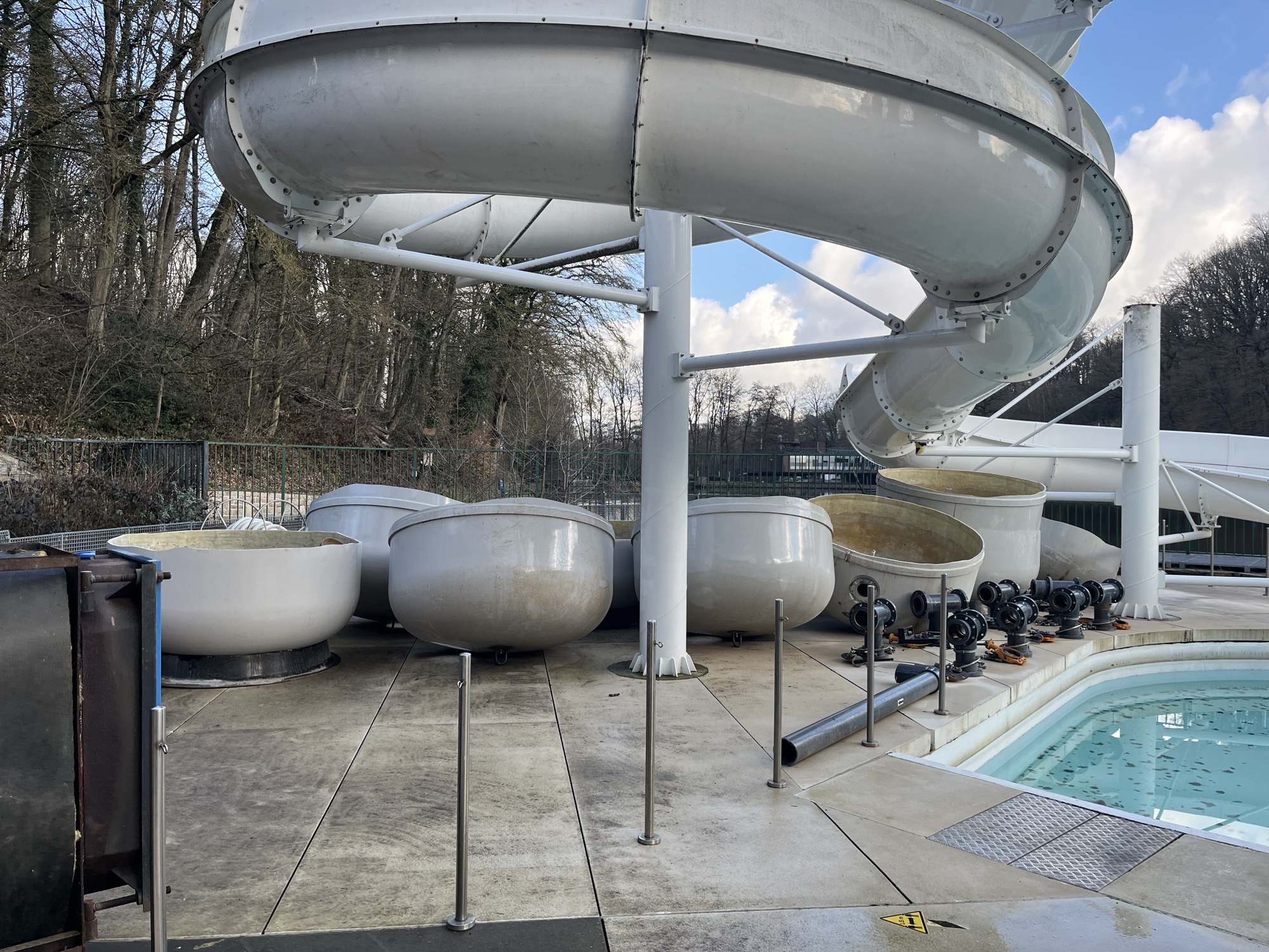 Que se passe-t-il à  Charleroi-les-Bains ?!